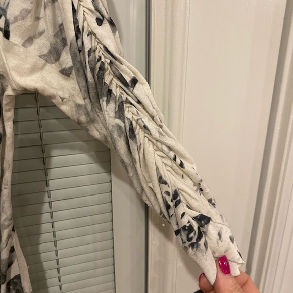 Embellished top with embroider and gem detail - Picture 4 of 6